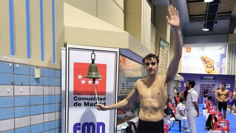 Carles Coll celebra uno de sus rcords en la piscina madrilea