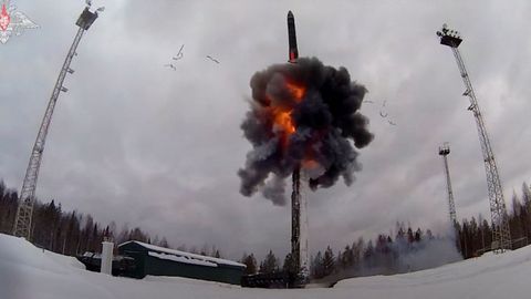 Lanzamiento de un misil intercontinental Yars durante los ejercicios que las fuerzas nucleares rusas realizaron en febrero.