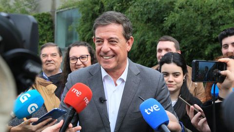 Besteiro comparece ante los medios en Santiago antes del debate en RTVE