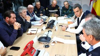 Pedro S�nchez, �scar Puente y Fernando Grande-Marlaska en la reuni�n del Cecopi por el accidente ferroviario.