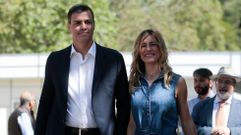 Pedro S�nchez, con su mujer en la feria del libro de Madrid