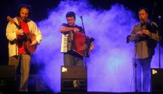La banda Quempallou tiene la fiesta por bandera, sin olvidar el compromiso social. 