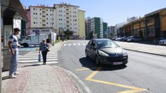 Vista de la avenida de Castelao, arteria principal del barrio de Caranza.