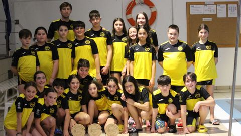 Los j�venes deportistas del SAL en Riazor.