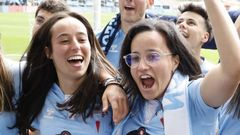 Paula Lorenzo e Irene Fern�ndez, celebrando el ascenso de As Celtas a Segunda Federaci�n en Bala�dos hace un a�o.