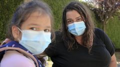 Bel�n, con su hija Noa, que regres� ayer al colegio