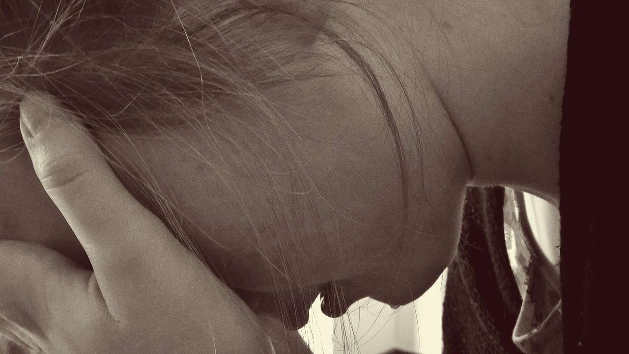 Una madre de Asturias relata la violencia de su hijo: «Siempre termina una discusión rompiendo cosas»