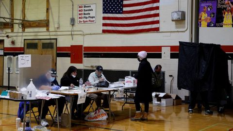 Votaci�n en un colegio electoral de Philadelphia, Pensilvania