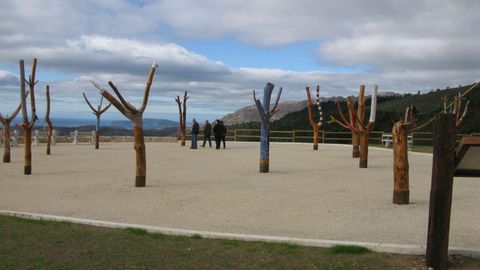 Mirador de Louredo, en Carnota, acondicionado con obras del artista Ando Leston