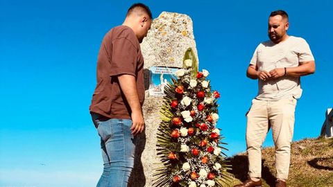 Ofrenda do equipo de goberno tralo pasamento de Manuel Lieiro