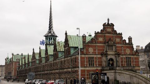 Imagen de archivo del edificio de la antigua Bolsa de Copenhague, antes de ser destruido por las llamas