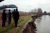 <span lang= es-es >Escapada desde Padr�n</span>. El conselleiro Agust�n Hern�ndez y el presidente de Augas, Francisco Men�ndez, se trasladaron ayer a Valga tras una visita institucional a Padr�n.