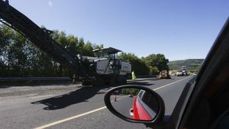 Obras ayer en el kil�metro 26 de la N-540, entre Gunt�n y el desv�o a Monterroso y Antas