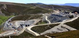 En la imagen, uno de los t�neles a los que obliga la orograf�a de la provincia ourensana en Ventas da Capela, en Vilari�o de Conso.