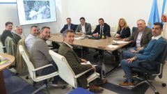 Reuni�n de t�cnicos del cl�ster, la gerente de SEA y representantes del Concello de A Laracha el pasado mes de diciembre.
