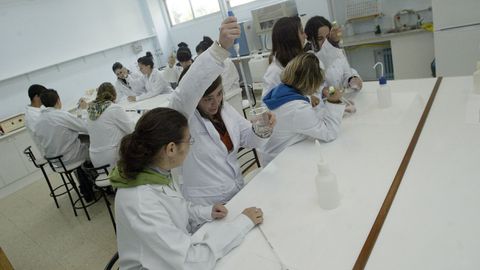 En la imagen de archivo, uno de los laboratorios de pr�cticas del CIFP Leixa