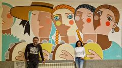 Leandro Lamas e a concelleira de Igualdade, Mar�a do Mar P�rez co mural de fondo