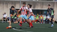 Facu juega la pelota ante la presi�n de Keko Blas.