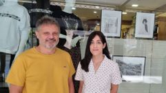 Xocas Miranda y Emma Traba, ante uno de los escaparates de Miranda M