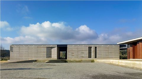 Equipamiento. El centro social y de ocio biosaludable de Eirexa, en Ribeira, obra de Jos� Carlos Seoane Gonz�lez, obtuvo este premio por �a sensibilidade no uso dos materiais�