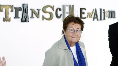 La galerista Helga de Alvear, en una exposici�n de su colecci�n en el CGAC en el 2012