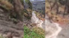 As� cae el agua por la monta�a de Quiroga quemada el a�o pasado