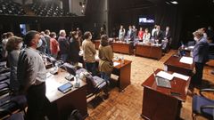 El pleno de Pontevedra guardo un minuto en  silencio en homenaje a Francisco Cobi�n, exalcalde de la ciudad fallecido a finales de agosto