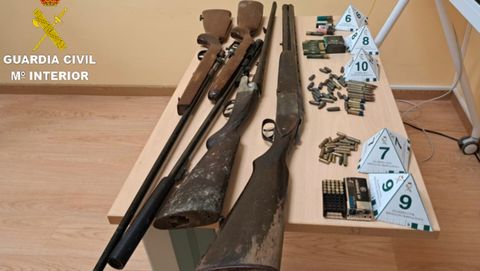 Armas incautadas al detenido por el atraco a punta de pistola a la gasolinera de Tui la semana pasada