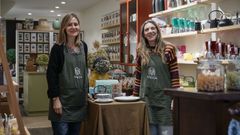 Teresa y Marta Martínez, primas y trabajadoras de la tienda Yuca en la rúa Santo Domingo