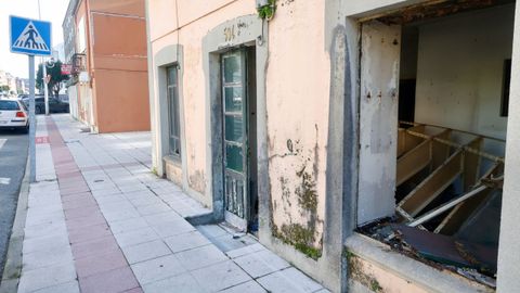 Casa con basura y okupada en el 594 de la carretera de Castilla