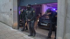 Agentes de la UDEV, durante una actuaci�n el pasado mes de diciembre.