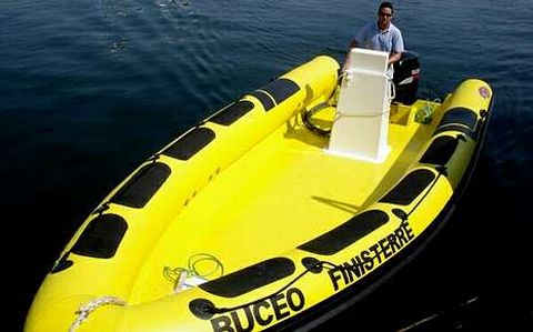 Fernando (foto) y su hermana Alicia, llevan Buceo Finisterre