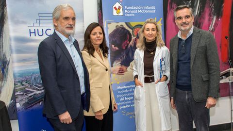 de izquierda a derecha, el gerente del Sespa, Aquilino Alonso; la directora de la Fundaci�n Ronald McDonald, Luisa Masuet; la gerente del �rea sanitaria IV, Beatriz L�pez Mu�iz, y P�o Fern�ndez Aller, franquiciado de McDonald?s en Asturias