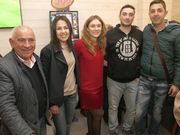 Amigos y familiares del empresario sonense Melchor Maneiro se sumaron a la fiesta de apertura de su nuevo negocio, O Porto.