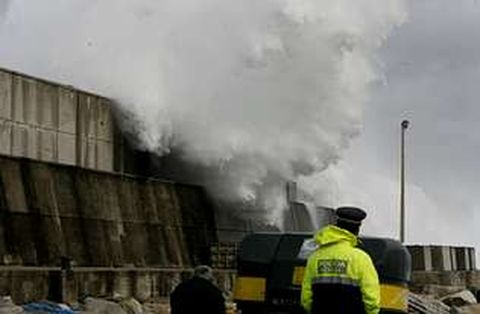 Nunes desapareci� arrastrado por un golpe de mar cuando trabajaba en el puerto de Malpica