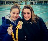 Mar�a Vilas y Mireia Belmonte posan con las medallas que lograron ayer en el 5.000.