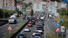 Atasco en el puente de A Pasaxe, que est� pendiente de una ampliaci�n