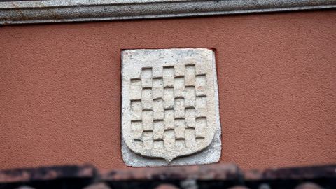 En la parroquia hay varios escudos de los marqueses de Valadares