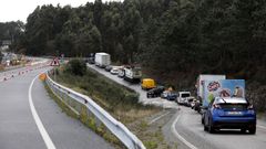 Retenci�n en la N-642 a la altura de Burela desde Foz, al haber un �nico carril disponible