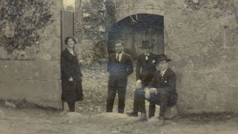 Ben-Cho-Shey, Vicente Risco y Ramón Otero Pedrayo, a su paso por Trasalba de camino hacia San Andrés de Teixido.