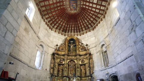 Retablo mayor de la iglesia de San Salvador de Asma, en Chantada (ruta 4)