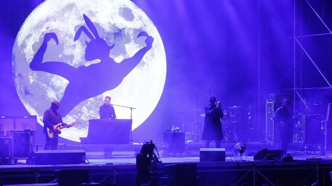 Concierto de Echo & The Bunnymen en la playa de Riazor