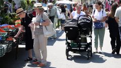 Imagen del mercadillo en A Pobra, uno de los municipios con la renta por hogar ms alta.