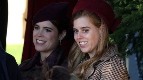 Beatriz y Eugenia, hijas de Andr�s y Sarah Ferguson, que no asistieron a la misa de Navidad tras serle retirados los t�tulos por su relaci�n con Esptein