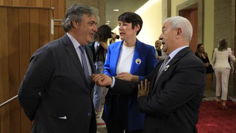 Pedro Puy, departiendo la semana pasada con los portavoces de los otros dos grupos, Ana Pontn (BNG) y Luis lvarez (PSdeG)