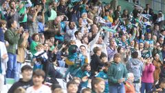 Aficionados en el partido ante el Eldense en A Malata. 
