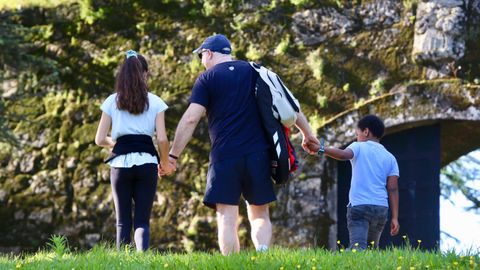 Familias en el parque de O Castro, en Vigo