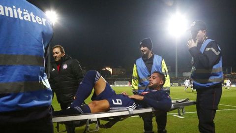Guerrero se retira en camilla
