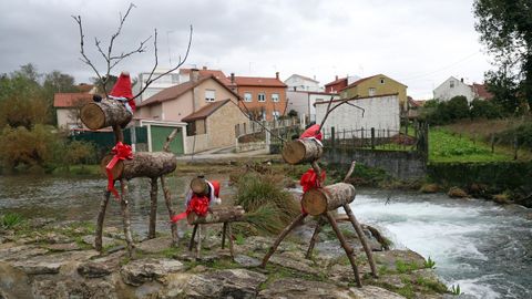 NAVIDAD, DECORACION NAVIDEÑA HECHA POR LOS VECINOS DE LA ALDEA DE A CROCHA