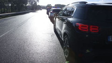 El cuerpo fue hallado en las inmediaciones de la�carretera que enlaza Bu�o con Malpica, a la altura de la parroquia de Cerqueda